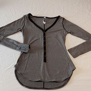 Lululemon 6 Women's Henley